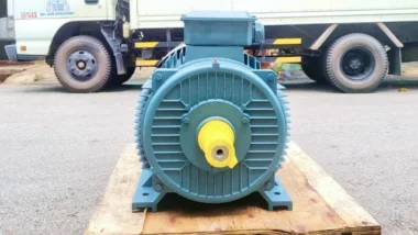 Góc nhìn mặt trước Motor biến tần 3 pha 45kW 60Hp cho thấy rõ trục motor và mặt bích