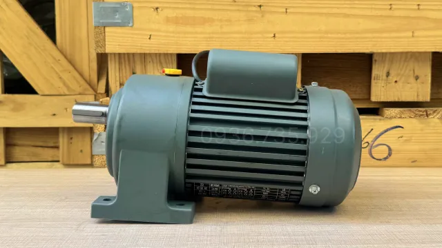 Motor giảm tốc 1 pha 0.75kW 1Hp góc nhìn bên hông