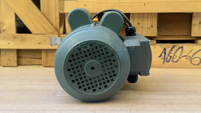 Motor giảm tốc 1 pha 0.75kW 1Hp góc nhìn phía sau quạt làm mát