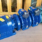 Motor giảm tốc 3 cấp 2 UDL 2.2kW và 1 R67 góc chụp 3/4 phía trước