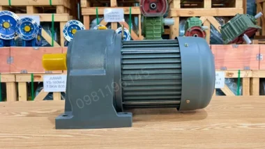 Góc phải của motor giảm tốc 3 pha 3kW 4Hp