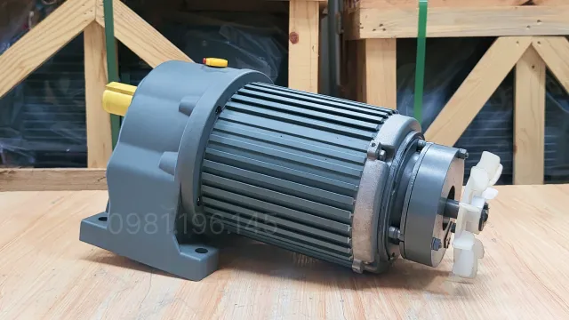 Góc phải của motor giảm tốc có phanh 0.2kW 0.25Hp