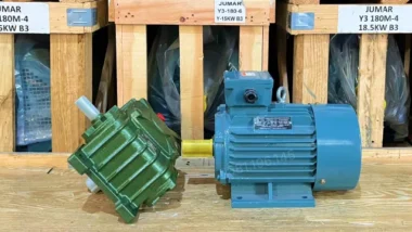 Góc trái của motor giảm tốc WPX 155 5.5kW 7.5Hp