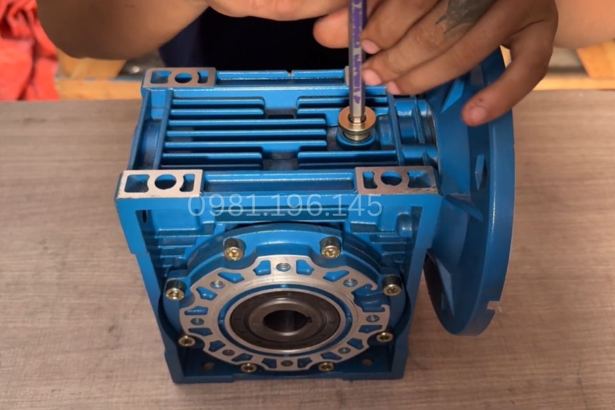 Quy trình tháo lắp và sửa hộp giảm tốc bị kẹt