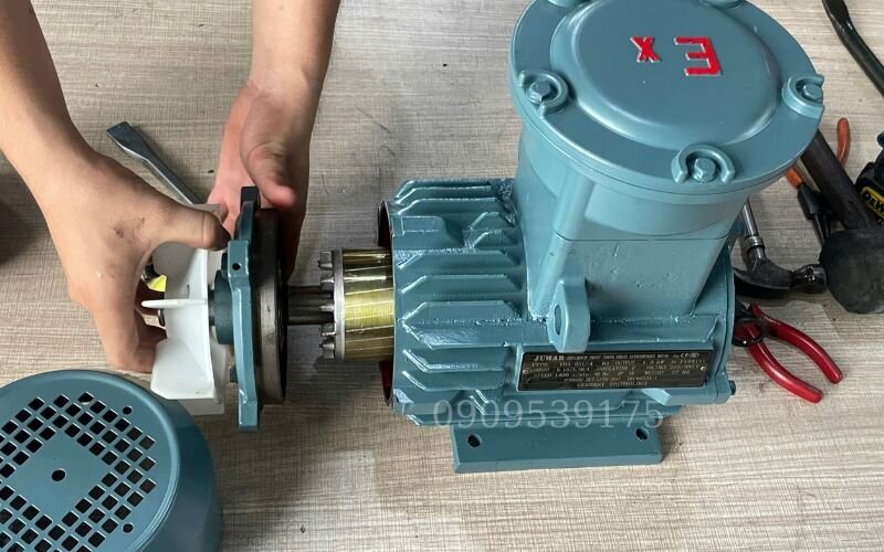 Tháo rotor