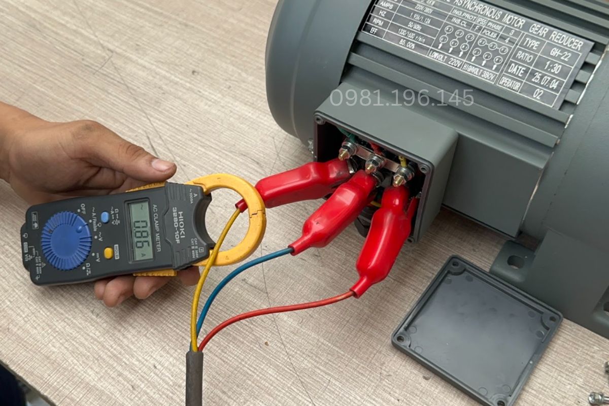 Kiểm tra dòng điện định mức khi động cơ giảm tốc không đủ lực