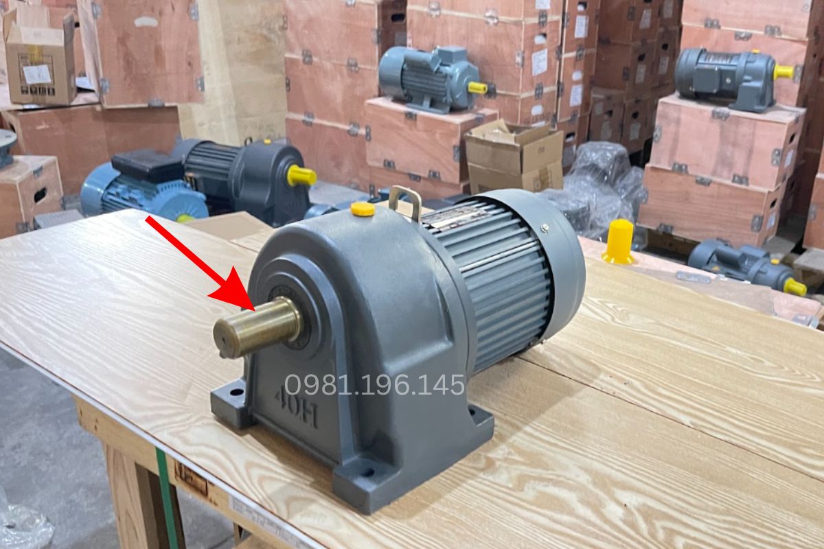 Kiểm tra trục khi động cơ giảm tốc chạy yếu và giật cục