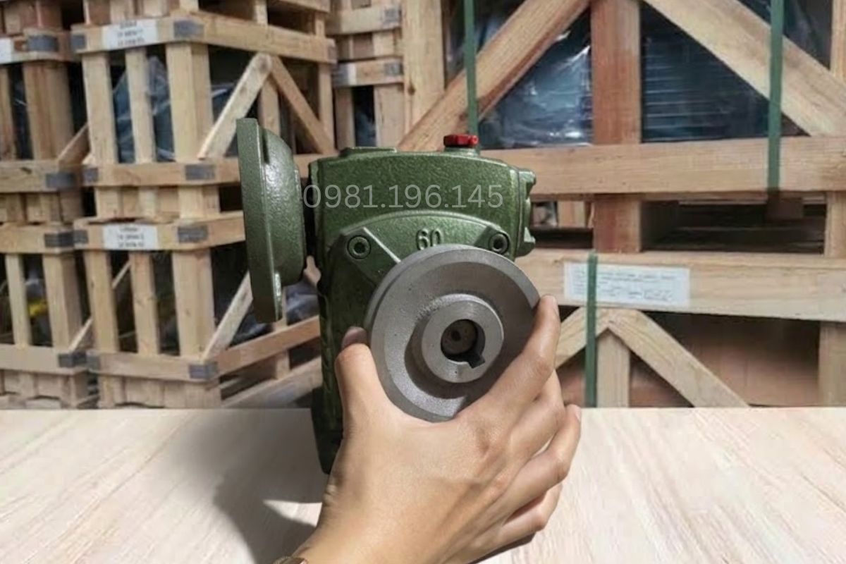 Lắp puly vào trục hộp giảm tốc đúng cách để tránh lệch tâm