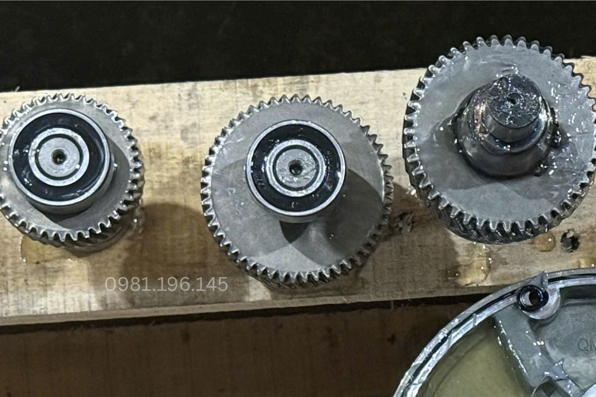 Ngăn ngừa mòn vỡ bánh răng khi motor giảm tốc bị xì nhớt